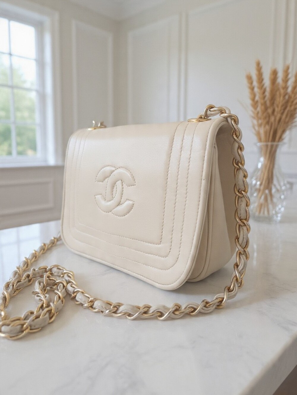 👜 Vintage Chanel 1988 Beige Lambskin CC Stitch Small Flap Shoulder Bag - Picture 5 of 17